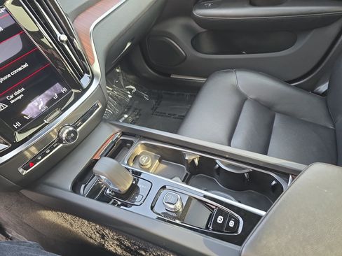 Used 2022 Volvo S60 B5 Momentum w/ Climate Package image 22