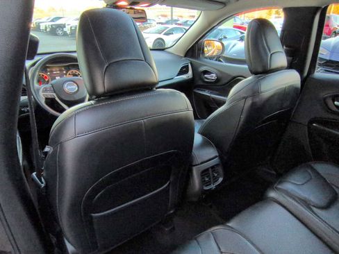 Used 2016 Jeep Cherokee Limited image 19