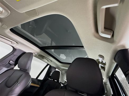 Certified 2025 Volvo XC90 B6 Core image 22