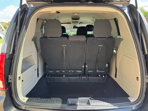 Used 2018 Dodge Grand Caravan SE w/ UConnect Hands-Free Group FWD image 24