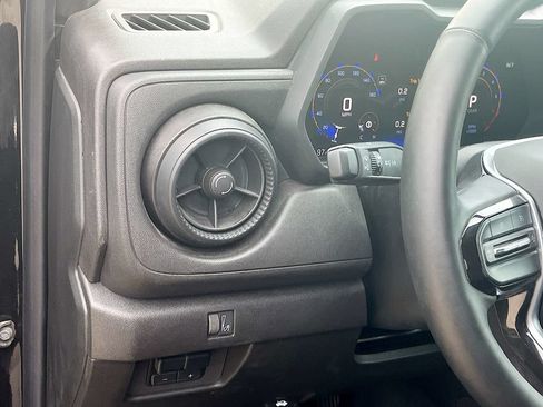 Used 2025 Chevrolet Colorado Trail Boss AWD/4WD image 10