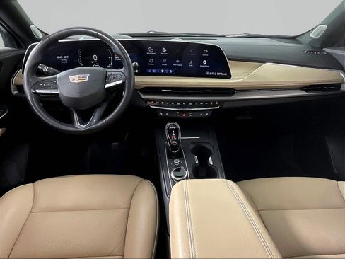 Used 2025 Cadillac XT4 Premium Luxury w/ Technology Package AWD/4WD image 7