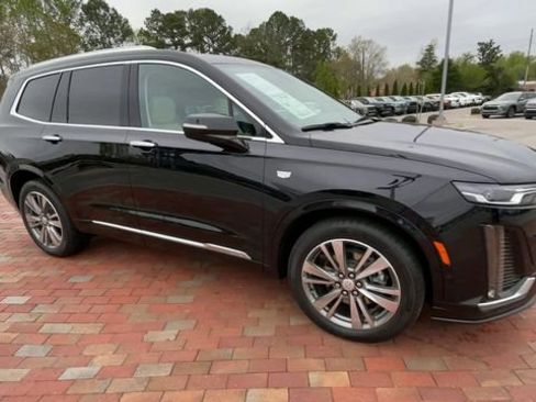 Used 2021 Cadillac XT6 Premium Luxury FWD image 3