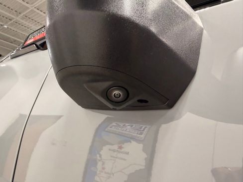 Used 2025 GMC Sierra 2500 AT4 w/ AT4 Premium Plus Package image 17