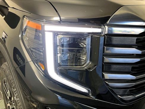 Used 2023 GMC Sierra 1500 AT4 w/ AT4 Premium Package AWD/4WD image 27