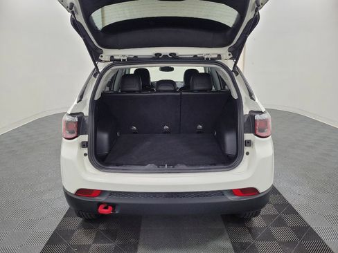 Used 2017 Jeep Compass Trailhawk w/ Popular Equipment Group AWD/4WD image 29