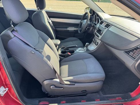 Used 2010 Chrysler Sebring Touring FWD image 16