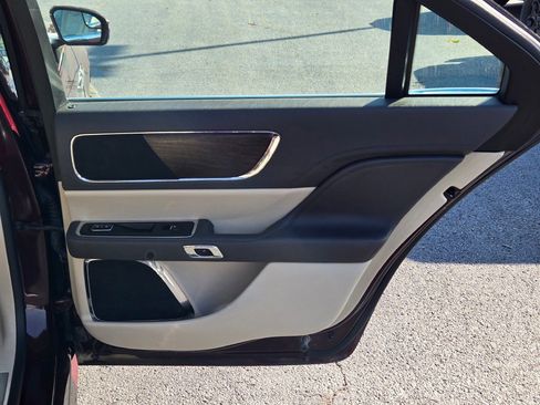 Used 2017 Lincoln Continental Select w/ Climate Package image 8