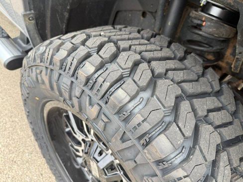 Used 2022 RAM 2500 Tradesman w/ Chrome Appearance Group AWD/4WD image 5