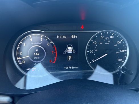 Used 2021 Nissan Versa SV image 9