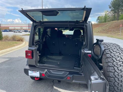 Used 2022 Jeep Wrangler Unlimited Rubicon w/ Dual Top Group AWD/4WD image 17