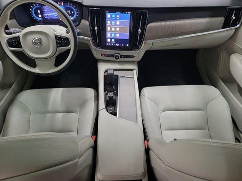 Used 2025 Volvo S90 B6 Plus image 16