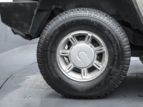 Used 2003 HUMMER H2 Luxury w/ Preferred Equipment Group image 18