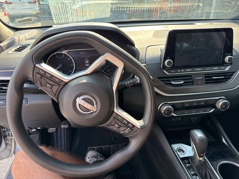 Used 2024 Nissan Altima 2.5 SV image 5