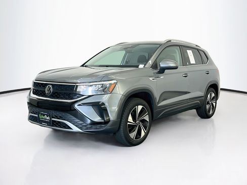 Used 2023 Volkswagen Taos SE w/ Panoramic Sunroof Package AWD/4WD image 3