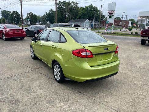Used 2013 Ford Fiesta SE image 3