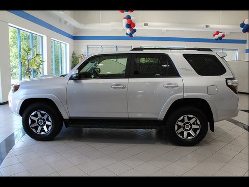 Used 2024 Toyota 4Runner TRD Off-Road Premium AWD/4WD image 8