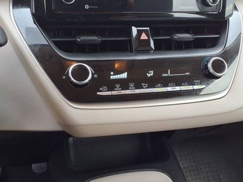 Used 2021 Toyota Corolla L FWD image 27