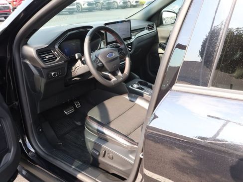 Used 2024 Ford Escape ST-Line w/ Tech Pack #1 AWD/4WD image 9