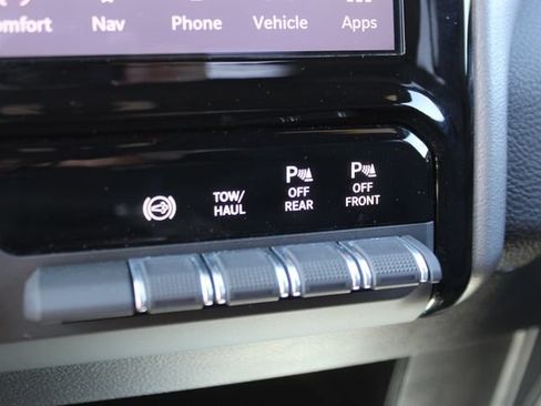 Used 2025 RAM 2500 Big Horn AWD/4WD image 25