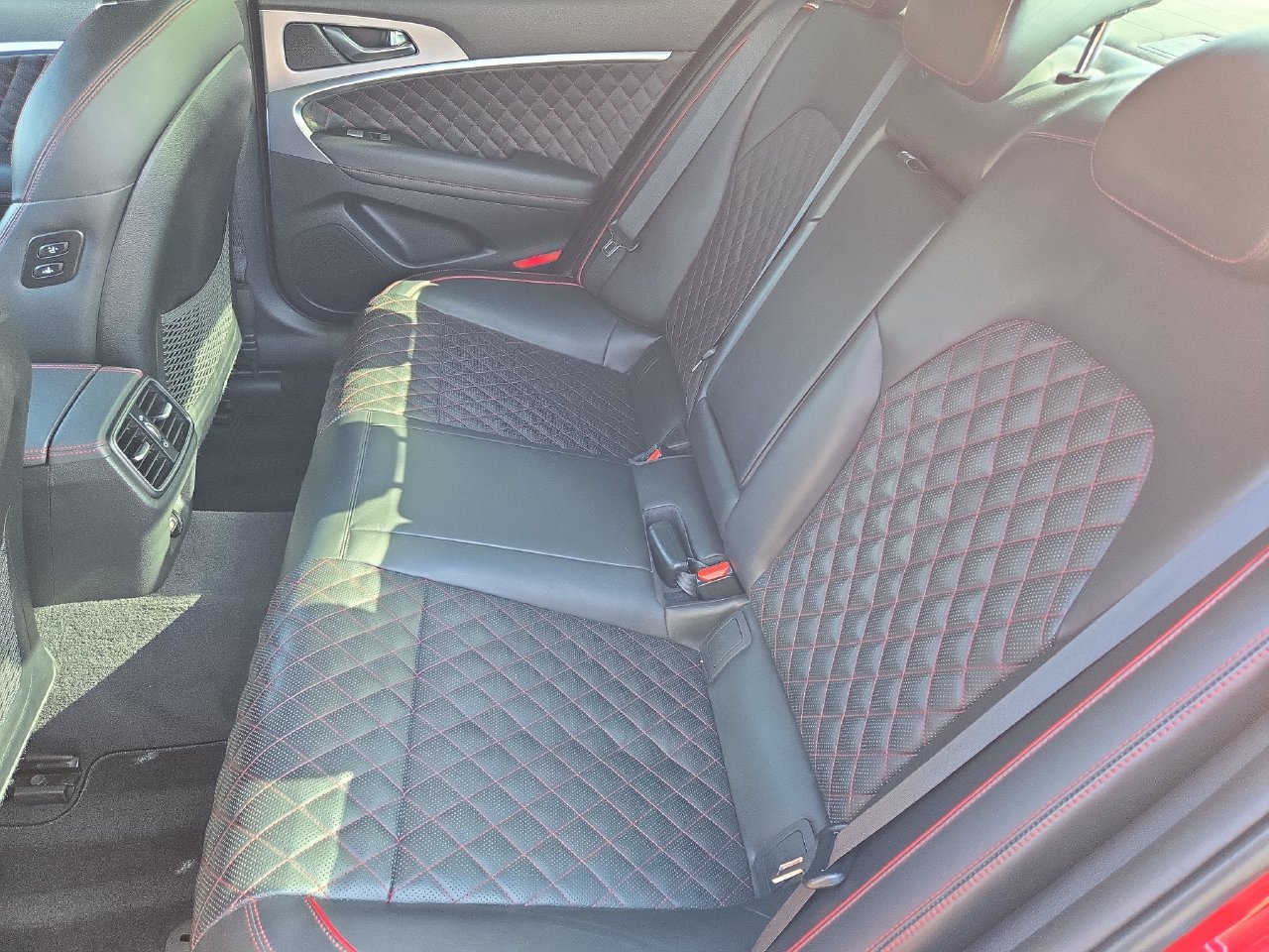 Used 2019 Genesis G70 3.3T Dynamic RWD image 13