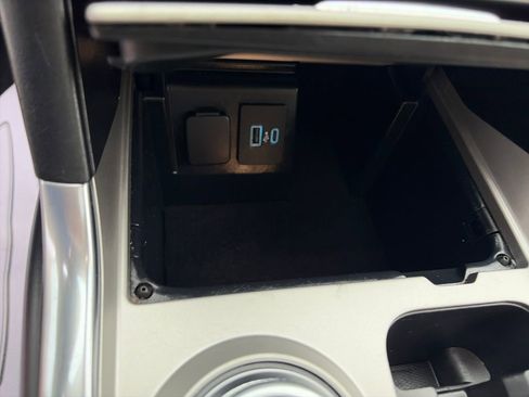 Used 2023 Ford Explorer XLT w/ Equipment Group 202A AWD/4WD image 25