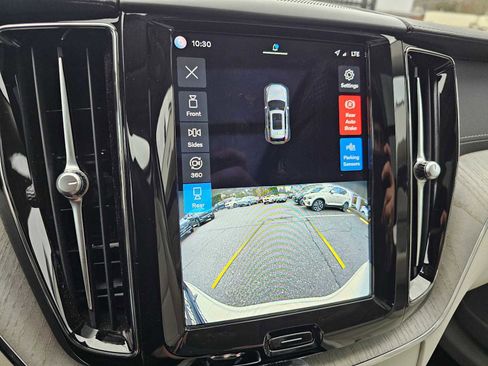 Certified 2023 Volvo XC60 B6 Ultimate w/ Protection Package Premier image 33