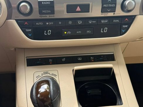 Used 2014 Lexus ES 350 w/ Ultra Luxury Package FWD image 33