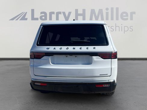 Used 2024 Jeep Wagoneer L Series II image 4