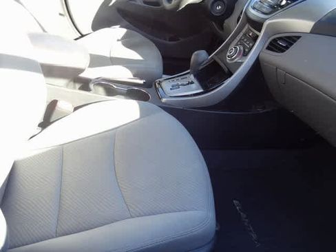 Used 2013 Hyundai Elantra GLS image 19