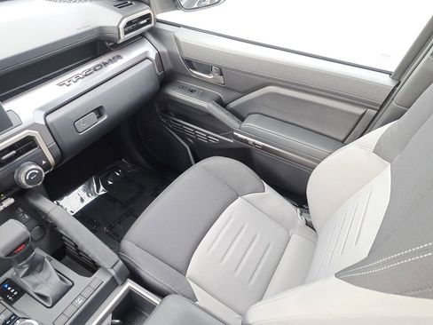 Certified 2025 Toyota Tacoma TRD Off-Road image 12