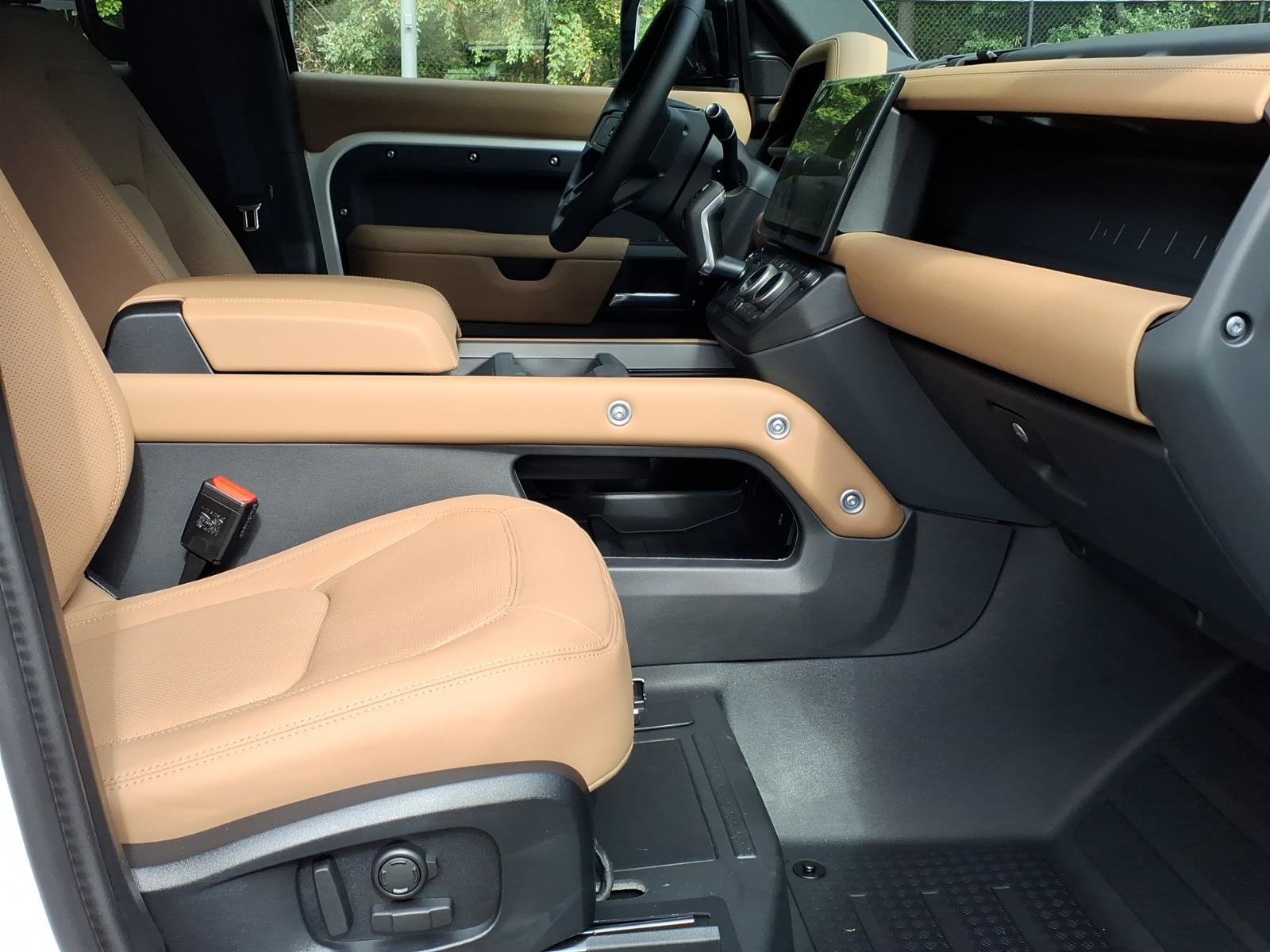 New 2026 Land Rover Defender 110 X-Dynamic SE AWD/4WD image 3