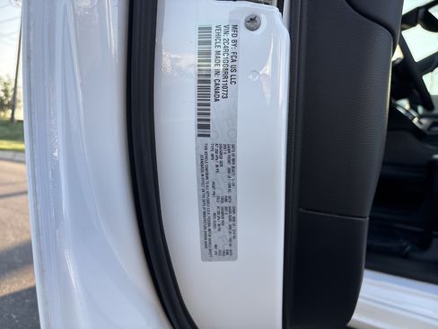 Certified 2024 Chrysler Pacifica Limited w/ S Appearance Package FWD image 38