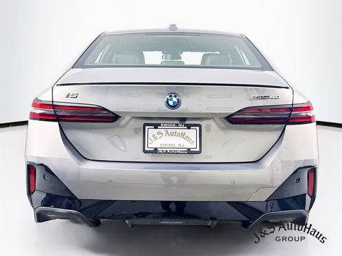 Used 2024 BMW i5 eDrive40i w/ M Sport Package image 6