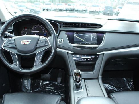 Used 2018 Cadillac XT5 Luxury w/ Driver Awareness Package image 15