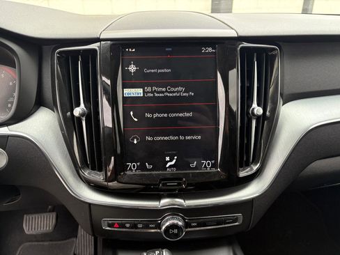 Used 2018 Volvo XC60 T6 Momentum w/ Advanced Package image 7