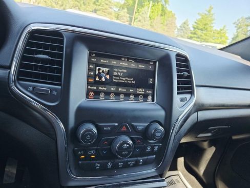 Certified 2021 Jeep Grand Cherokee Laredo AWD/4WD image 24