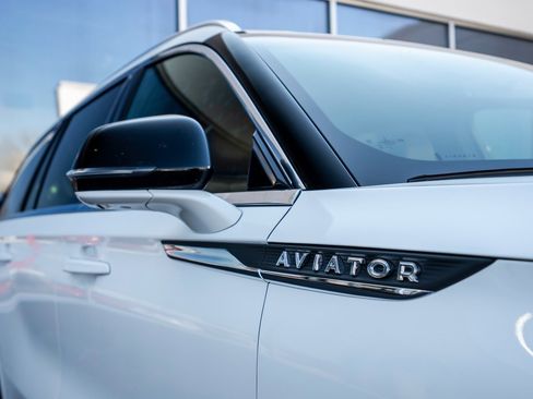 Used 2024 Lincoln Aviator Reserve w/ Elements Package Plus image 9