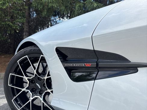 Used 2025 Aston Martin Vanquish RWD image 25