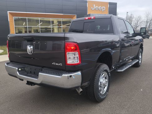 Used 2024 RAM 2500 Tradesman w/ Chrome Appearance Group AWD/4WD image 6