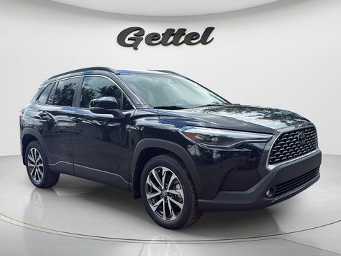 Used 2023 Toyota Corolla Cross XLE FWD image 3
