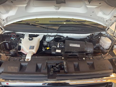 Used 2020 GMC Savana 2500 w/ Driver Convenience Package image 27