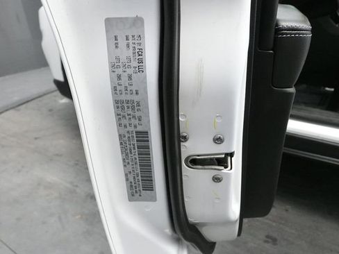 Used 2020 Jeep Cherokee Latitude Plus image 14