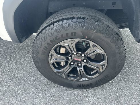 Used 2024 GMC Canyon Elevation w/ Convenience Package RWD image 11