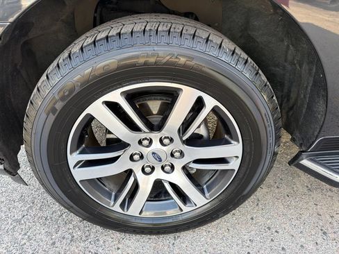 Used 2022 Ford Expedition XLT RWD image 12