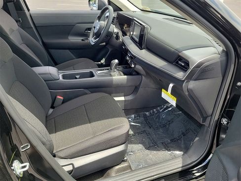 New 2025 Nissan Kicks S image 10