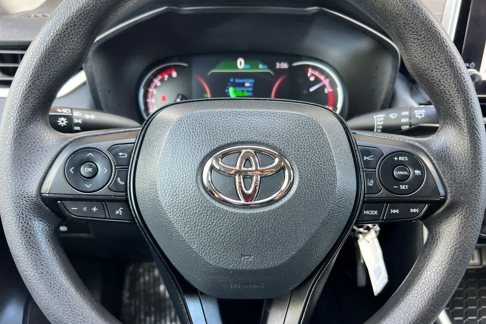 Used 2023 Toyota RAV4 LE AWD/4WD image 24