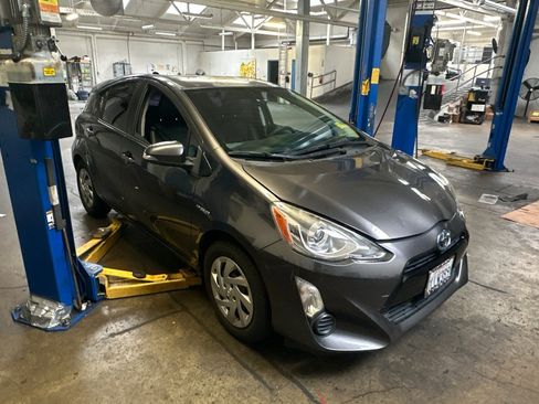 Used 2015 Toyota Prius C Two image 2