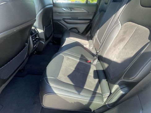 Used 2024 Jeep Grand Cherokee Altitude image 27