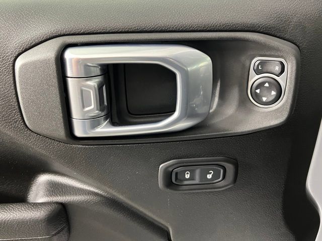 Used 2022 Jeep Wrangler Unlimited Sport AWD/4WD image 19
